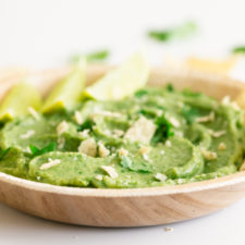 Easy Guacamole Dip. - You only need 6 ingredients to make this easy guacamole dip and is ready in 5 minutes. Enjoy it with some tortilla chips or crudites. #vegan #glutenfree #simpleveganblog