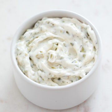Bowl of vegan tartar sauce.