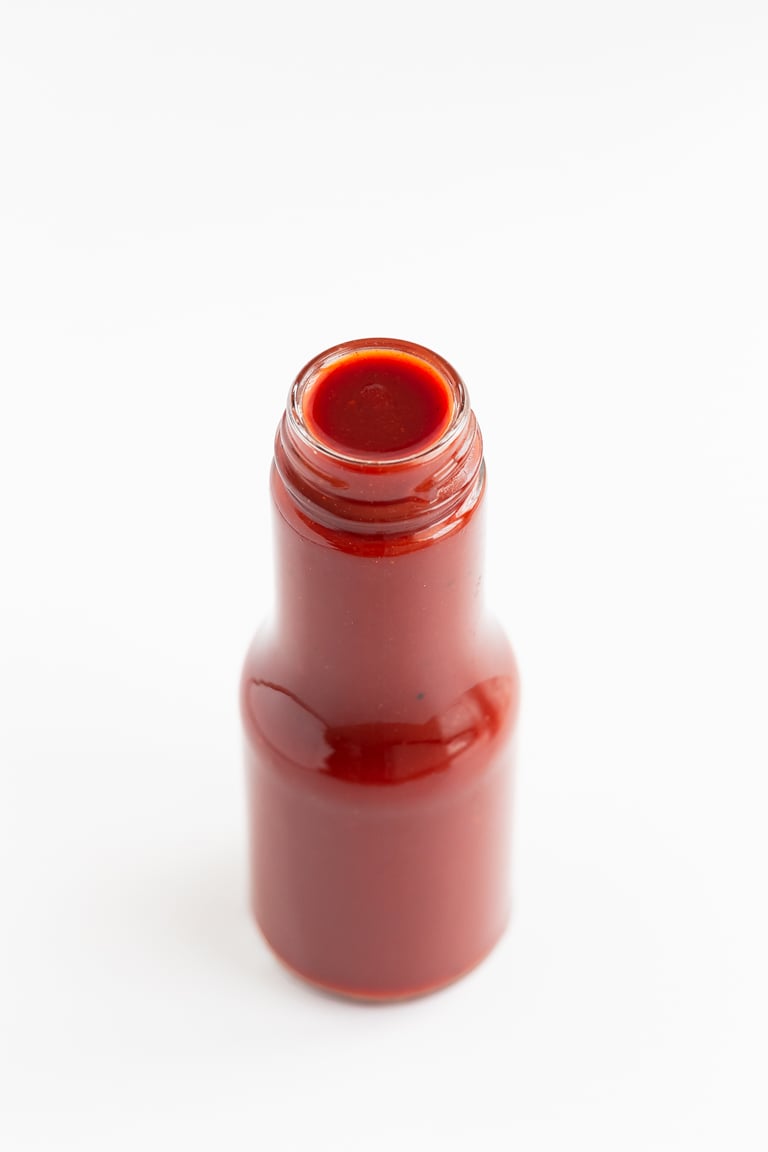 Healthy Barbecue Sauce - Homemade healthy barbecue sauce, made with just 10 ingredients in 20 minutes! Perfect for fries, burgers, marinades, dipping, grilling, and just about everything else. #vegan #glutenfree #simpleveganblog