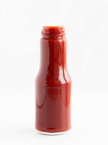 Healthy Barbecue Sauce - Homemade healthy barbecue sauce, made with just 10 ingredients in 20 minutes! Perfect for fries, burgers, marinades, dipping, grilling, and just about everything else. #vegan #glutenfree #simpleveganblog