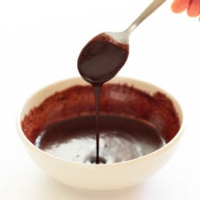 Homemade Chocolate Syrup (2 Ingredients). - Learn how to make homemade chocolate syrup in 2 minutes, using just 2 ingredients. It's a healthy alternative to store-bought syrups. #vegan #glutenfree #simpleveganblog