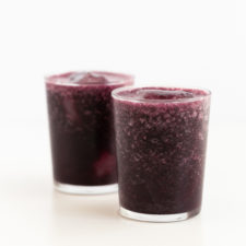 How To Make Aguas Frescas. - Learn how to make aguas frescas using any fruit and water, and naturally sweetened with dates. They're incredibly delicious and refreshing. #vegan #glutenfree #simpleveganblog