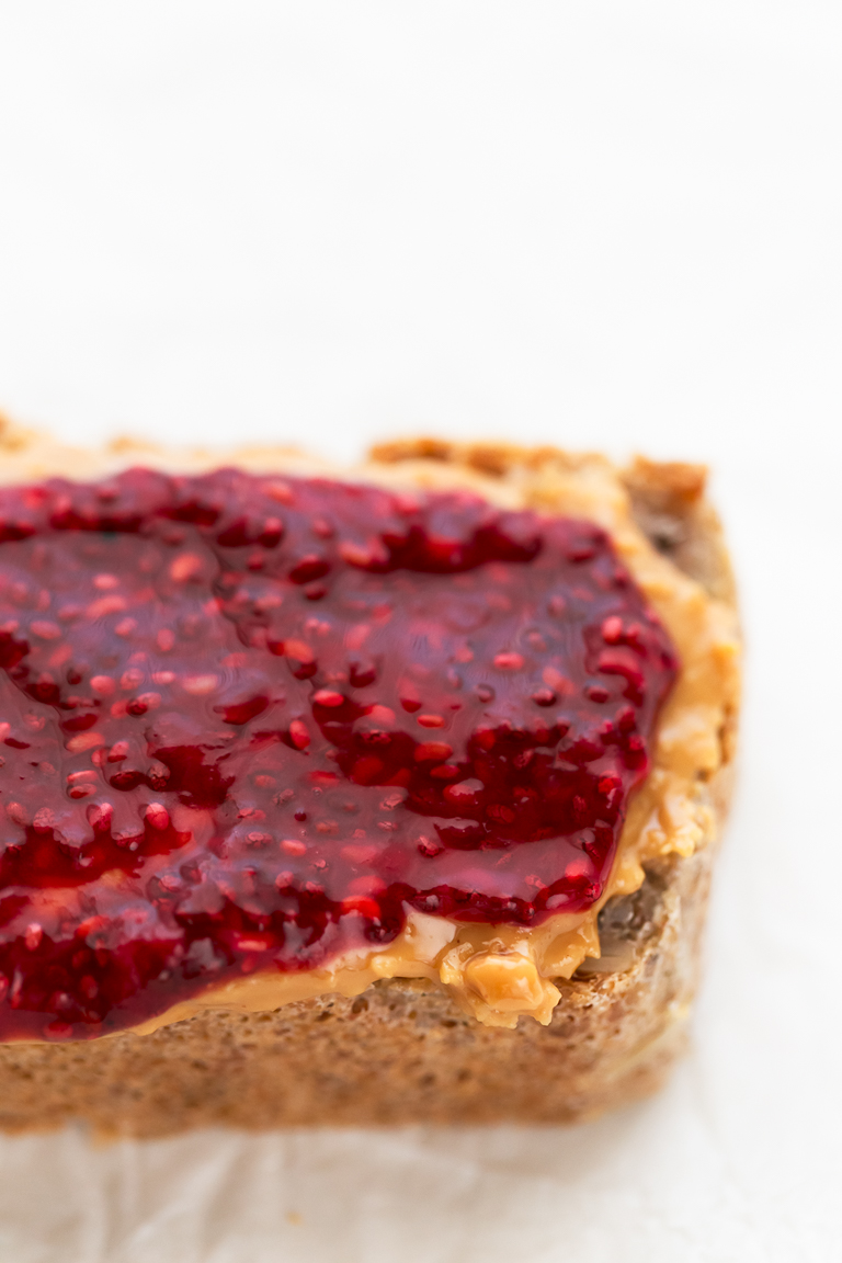 How To Make Chia Seed Jam - Our tutorial will show you how to make chia seed jam at home. It requires 10 minutes and 5 ingredients. Feel free to use any fresh or frozen fruit or any sweetener you have on hand. #vegan #glutenfree #simpleveganblog