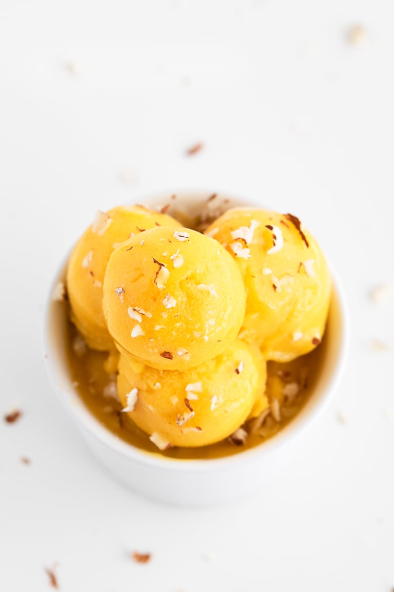 How To Make Sorbet. - Learn how to make sorbet at home with any fruit. It only requires 4 ingredients: fresh fruit, water, dates (or any sweetener) and lemon juice. #vegan #glutenfree #simpleveganblog