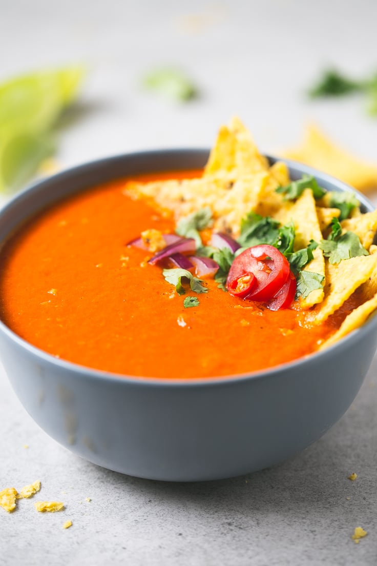 Mexican-style tomato soup | simpleveganblog.com #vegan #glutenfree