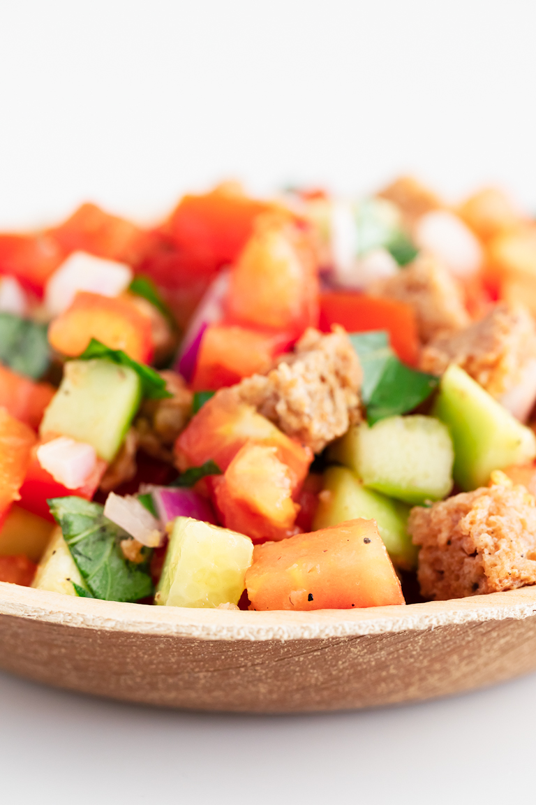 Panzanella Salad. - Panzanella is an Italian tomato and bread salad, popular in Tuscany and other parts of central Italy. It only requires 9 ingredients and 15 minutes. #vegan #simpleveganblog