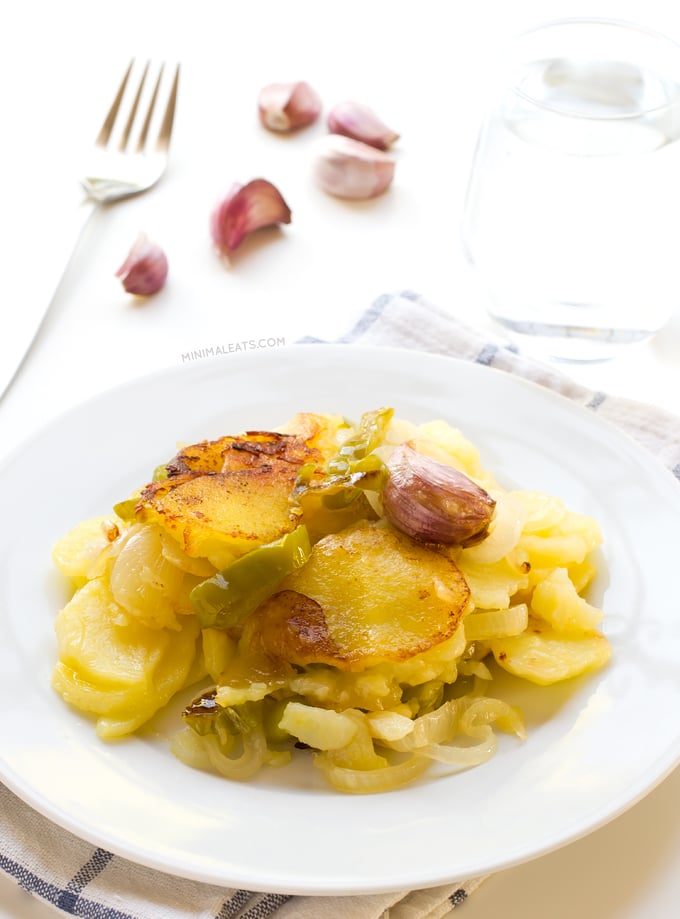 Patatas a lo Pobre (Poor Man's Potatoes). Patatas a lo pobre (poor man's potatoes) is a typical Spanish recipe and it's vegan. You only need 6 ingredients to make this delicious recipe | minimaleats.com #minimaleats #vegan #glutenfree