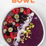 Photo of a smoothie bowl with the words smoothie bowl