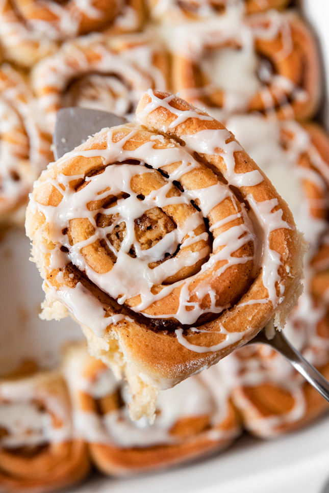 Close-up photo of some vegan cinnamon rolls