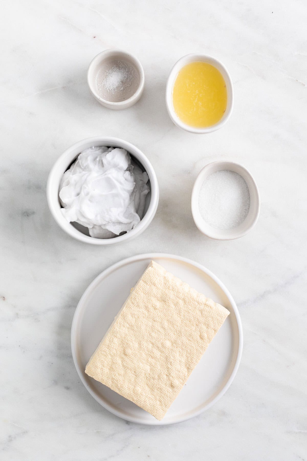 Ingredients for making vegan mascarpone cheese.