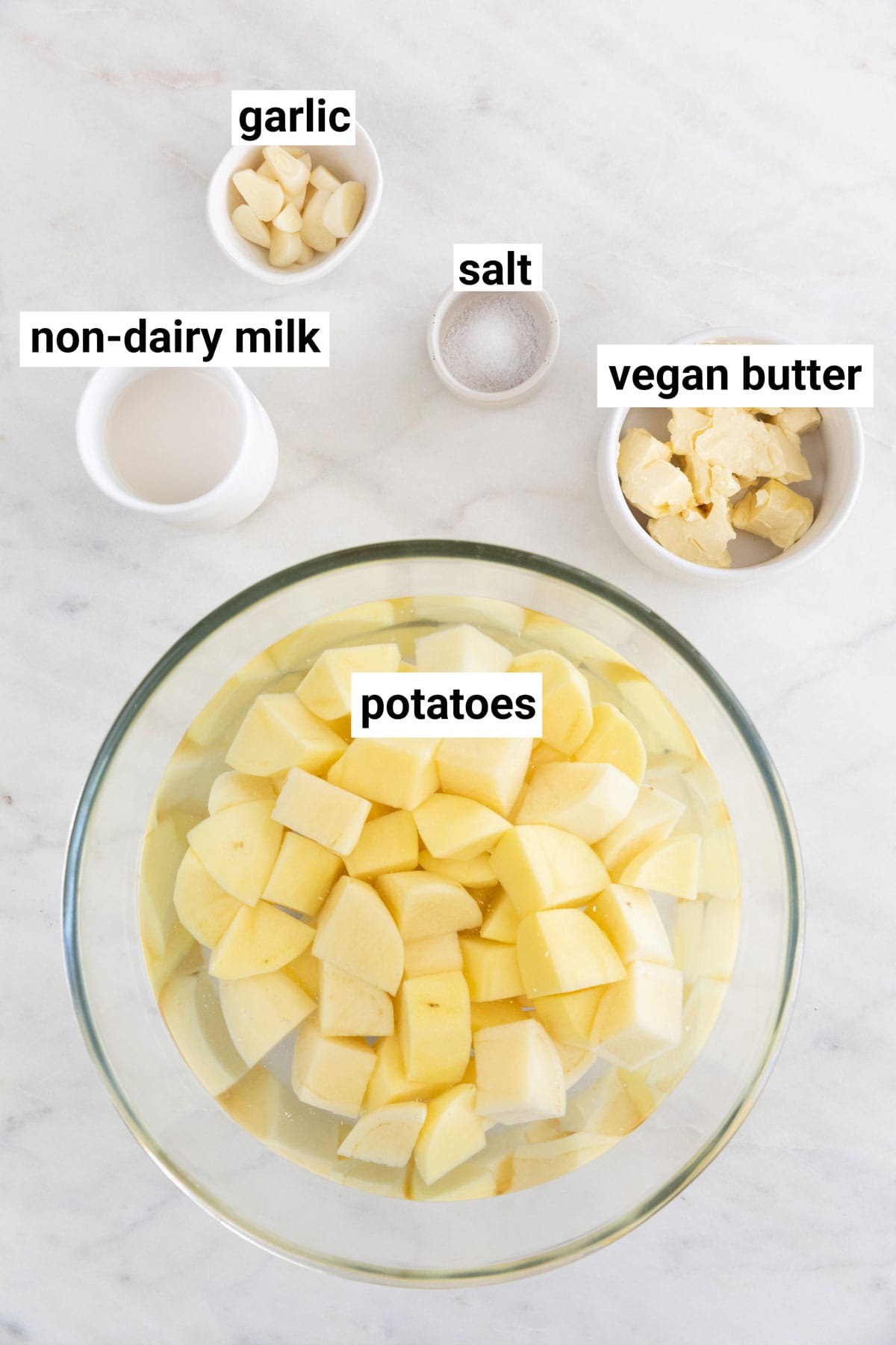 Ingredients needed to make vegan mashed potatoes.
