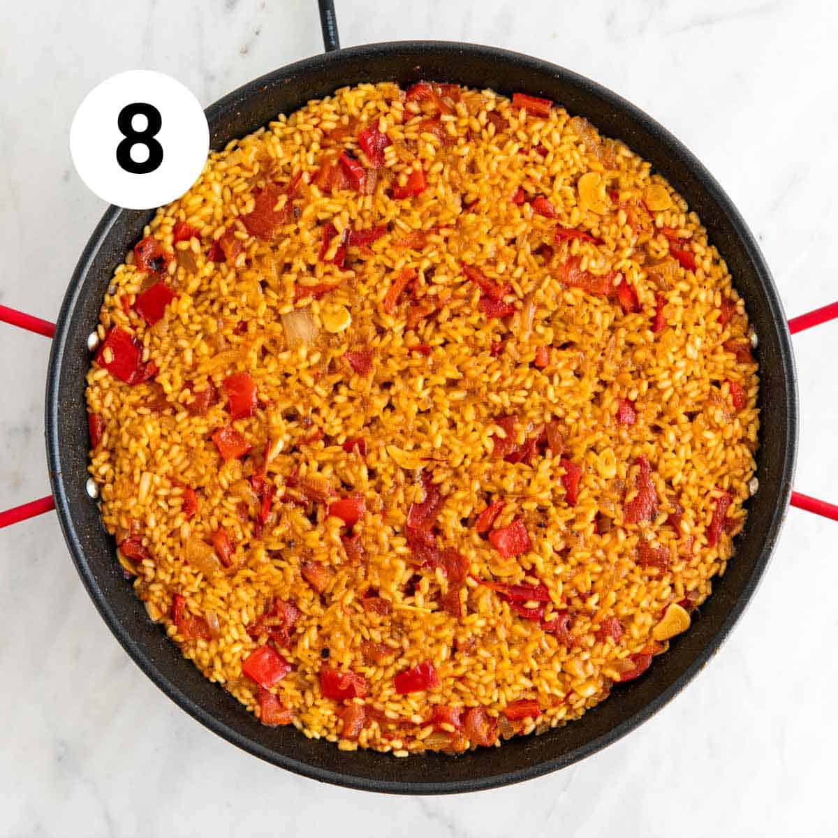 Cooked vegan paella.