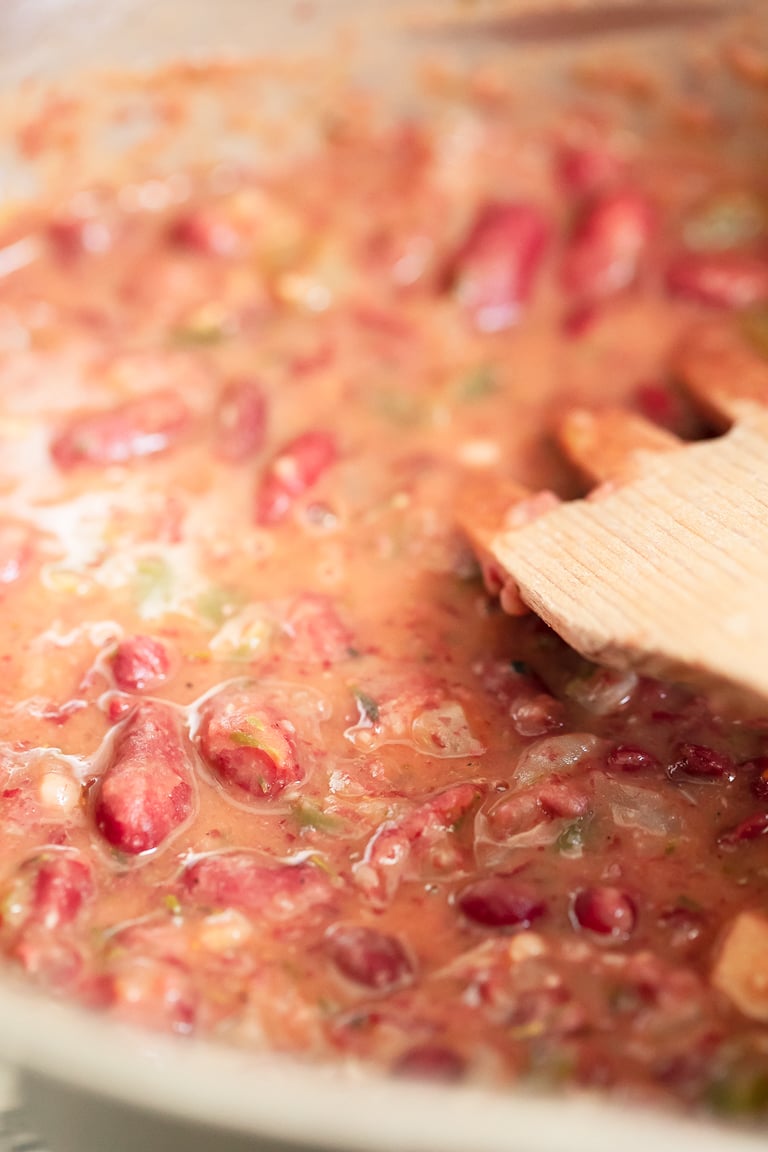 Vegan Red Beans and Rice. - Vegan red beans and rice, made in just 25 minutes, using simple ingredients. This plant-based version is healthier, so nutritious and extremely delicious. #vegan #glutenfree #simpleveganblog