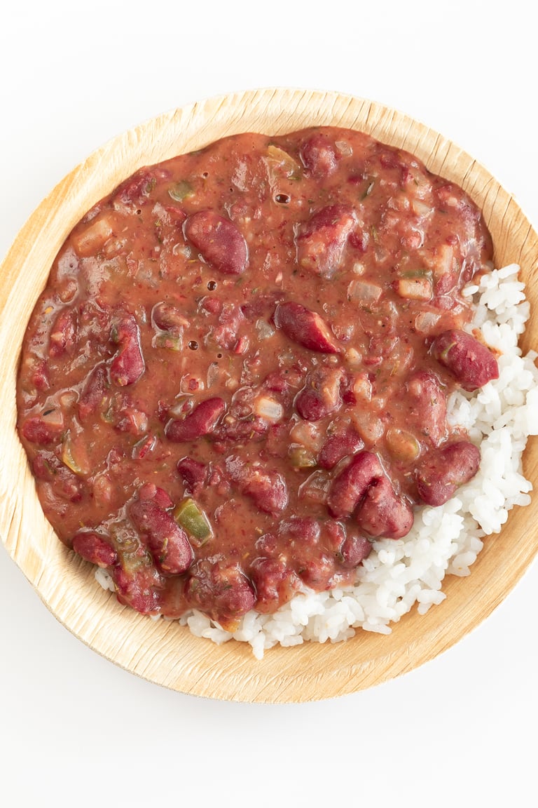 Vegan Red Beans and Rice. - Vegan red beans and rice, made in just 25 minutes, using simple ingredients. This plant-based version is healthier, so nutritious and extremely delicious. #vegan #glutenfree #simpleveganblog
