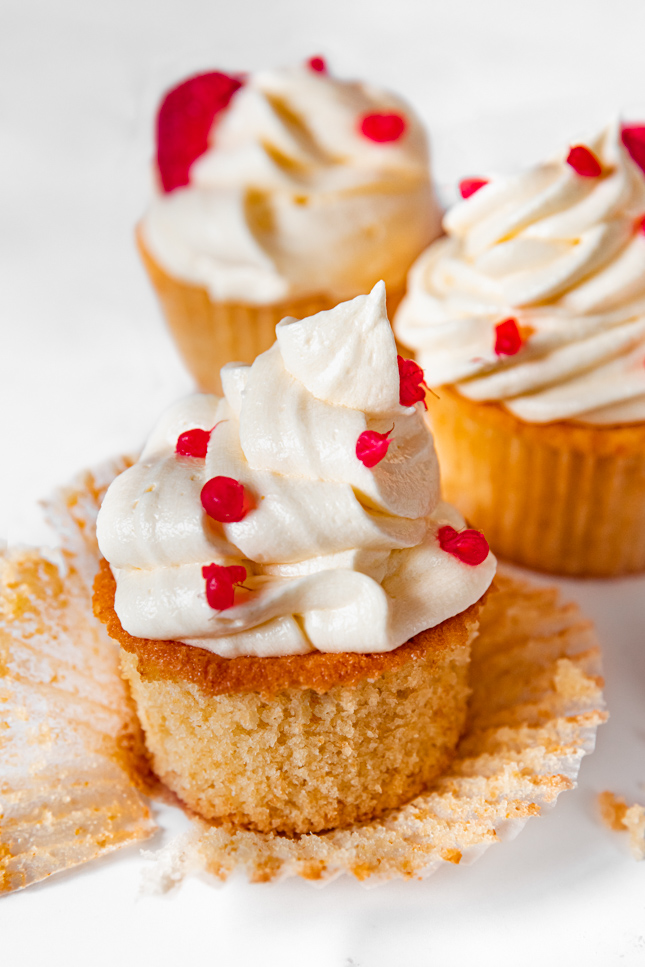 Photo of some vegan vanilla cupcakes