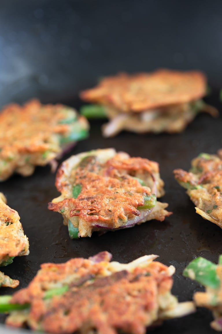 Vegetable Pakoras. - Vegetable pakoras with green chutney, a delicious Indian appetizer or side dish, made with easy to get ingredients and ready in just 30 minutes. #vegan #glutenfree #simpleveganblog