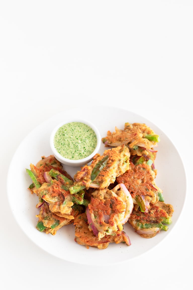Vegetable Pakoras. - Vegetable pakoras with green chutney, a delicious Indian appetizer or side dish, made with easy to get ingredients and ready in just 30 minutes. #vegan #glutenfree #simpleveganblog