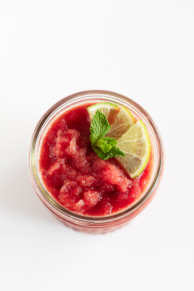 Watermelon Slushie. - Delicious watermelon slushie made with just 4 ingredients: fresh watermelon, lime juice, mint leaves and dates. It's a super refreshing and healthy drink. #vegan #glutenfree #simpleveganblog